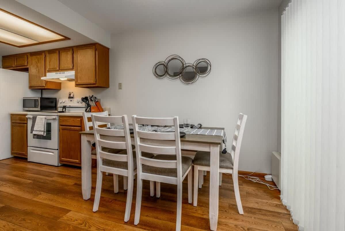 Family Friendly And Quite 2 Bedroom Condo Close To Fun فورت واين المظهر الخارجي الصورة